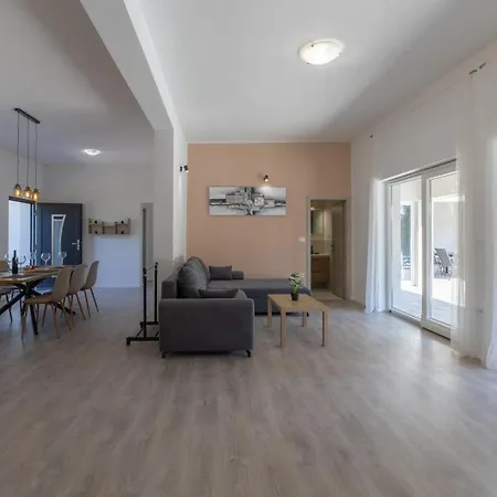 E&m Forest Retreat Villa