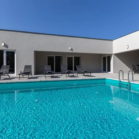 E&m Forest Retreat Villa *