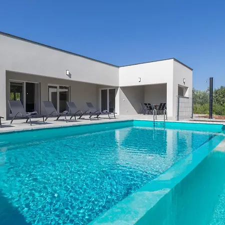 E&m Forest Retreat Villa