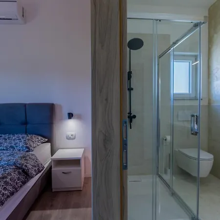 E&m Forest Retreat *