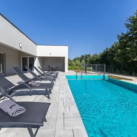 E&m Forest Retreat Villa *