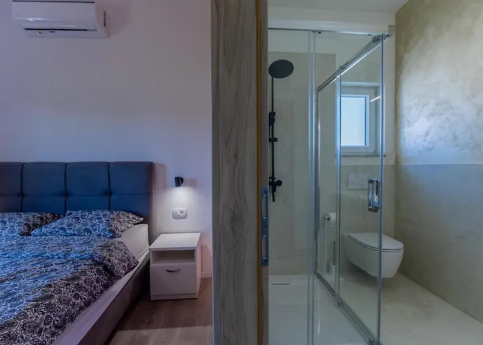 E&m Forest Retreat *