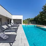 E&m Forest Retreat Villa *