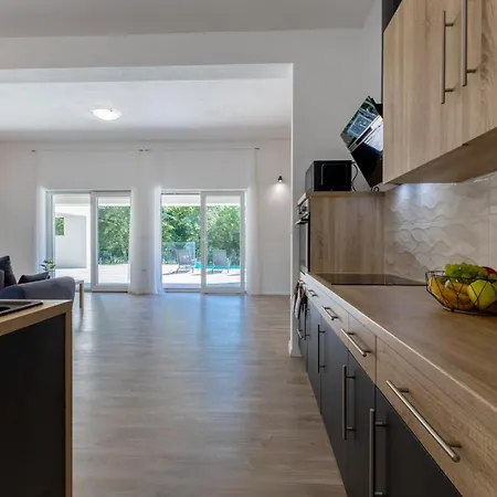 E&m Forest Retreat Villa Svetvincenat